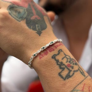 Solidna bransoletka z celtyckiego łańcuszka ze srebra próby 925, biżuteria ze szmaragdami, prezent dla chłopaka lub męża dla mężczyzny