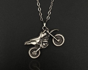 Korsmotorcykelhalsband: Silverpläterade motorcykelsmycken