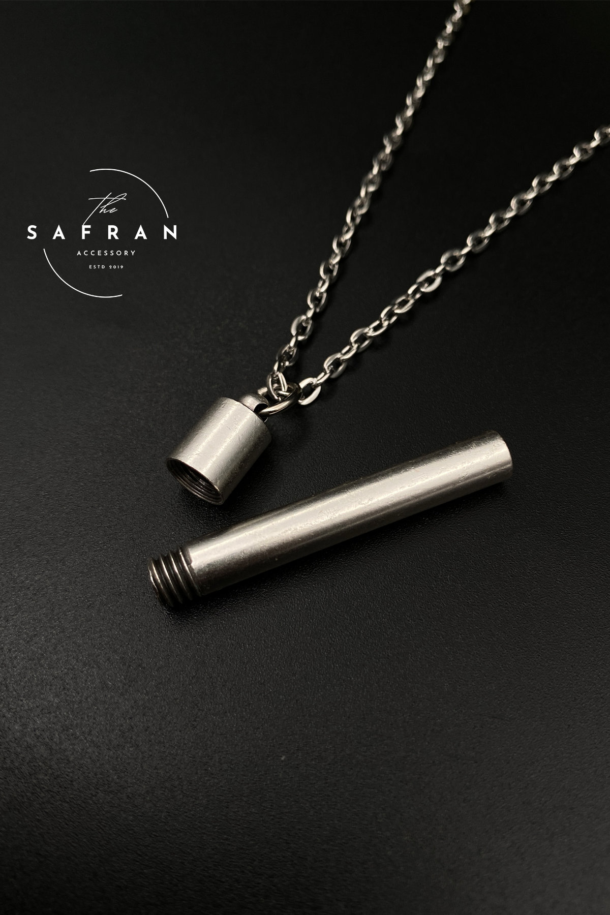 Collana Porta Ceneri A Urna Con Angelo In Acciaio, Ricordo Personalizzabile Con Incisione - The Charming Keepsake Co