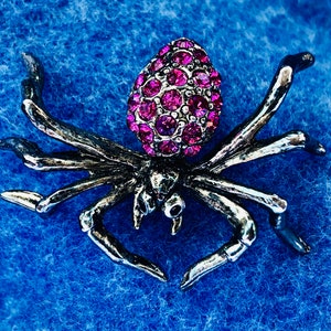 Vintage spider Brooch silver color with fuchsia stones