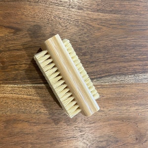 Nail Brush, Wooden Vegan Bristles Brush, Hand and Foot Finger Nail Brush, Plastic Free Natural Nail Brush, Nail Cleaning Brush