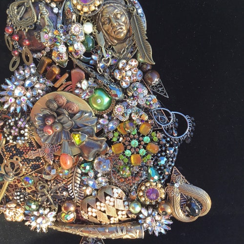 Framed jewelry, jewelry shops art, vintage jewelry, brooches,pins, earrings, bracelets, velvet,rhinestones, pearls, crystals, sparkles, chains,
