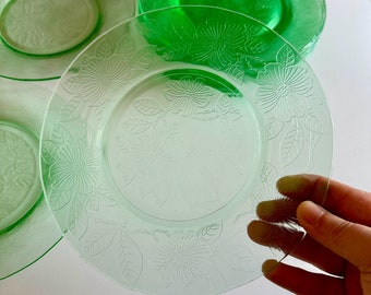 Plato de postre de ensalada de vidrio de uranio grabado floral vintage