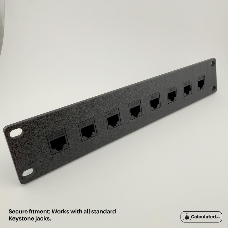 K&ouml;nnte beinhalten: Schwarze Metall-Wandplatte mit acht leeren RJ-45-Keystone-Buchsen&ouml;ffnungen. Sicherer Sitz: Funktioniert mit allen Standard-Keystone-Buchsen.