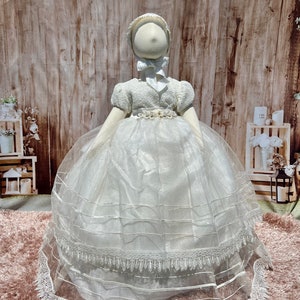 Girl Baptism Gown/ Ropon de  bautizo para niña