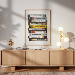 Póster personalizado: Cinta VHS personalizada con tus películas favoritas. Arte de pared para el hogar. Regalo ideal para cumpleaños o aniversario.