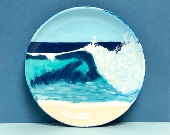 Olas del océano en un plato de cerámica