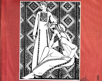 Peut inclure: Illustration en noir et blanc de deux femmes portant des robes traditionnelles de Gaza. L'illustration est sur un fond rouge avec le texte "Folkwear patterns with timeless style" et "Gaza Dress Pattern 101".