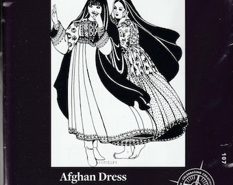 Peut inclure: Illustration en noir et blanc de deux femmes portant des robes afghanes traditionnelles. Le modèle s'appelle "Afghan Dress" et le numéro du modèle est 107. Le texte "Folkwear patterns with timeless style" est en haut de l'image.