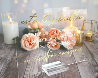 Esta Luz Brilla Spanish Sign | This Light Shines In Memory Spanish Translation | No Flame Wedding Memorial Table Acrylic Sign In Spanish