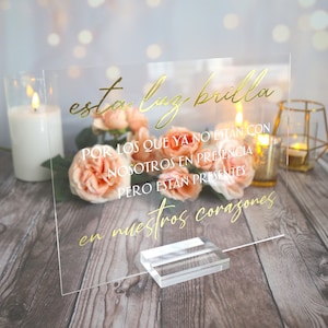 Esta Luz Brilla Spanish Sign | This Light Shines In Memory Spanish Translation | No Flame Wedding Memorial Table Acrylic Sign In Spanish