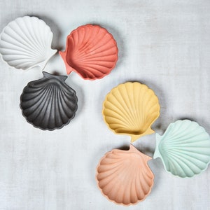 Concrete scallop shell jewelry dish. Small minimalist ring holder. Decorative catchall tray. Sea inspired cement container