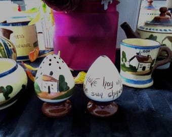 Salero y pimentero Mottoware vintage de Torquay: decoración de cocina estilo cottagecore