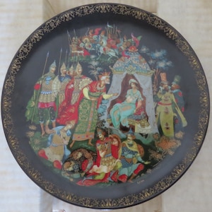 1989 Russian Limited Edition LaquerWare Porcelain Plate. &quot;The Tale of the Golden Cockerel&quot; is depicted by artist Vladimir Viezko. 7.75&quot; diam