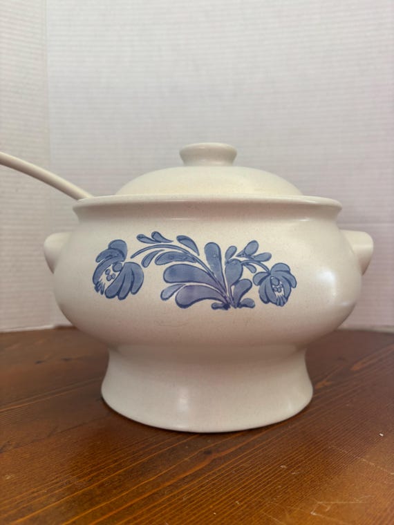 Vintage Pfaltzgraff Yorktowne Stoneware Soup Tureen With Lid and