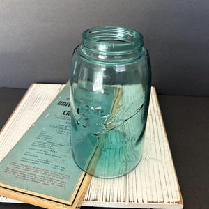 Zabytkowy słoik Ball Jar Triple L z lat 1900. ze stemplem J | Cynkowa pokrywka z porcelanową wkładką | Antyczny kolekcjonerski słoik do przetworów