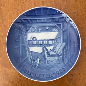 Bing & Grondahl 1985 Christmas Plate: Christmas Eve Farmhouse Scene