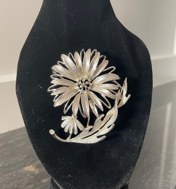 Lisner Daisy/Flower Silver Tone Brooch