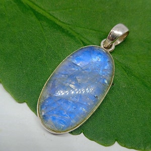 Oval Rainbow Moonstone Pendant, Solid 925 Sterling Silver Jewelry, Rainbow Moonstone Jewelry, Handmade Silver Jewelry, Pendant Weight: 7.2gm