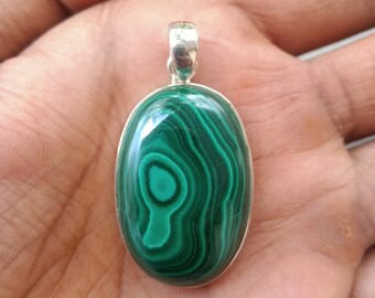 手作りのオーバルマラカイトペンダント：925スターリングシルバーの