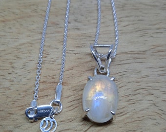 Collana con ciondolo in pietra di luna arcobaleno fatta a mano: gioielli boho in argento sterling - Italia