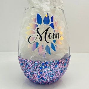 Mom Wine Glass, Mothers Day Gift, Glitter Wine Glass, Stemless Wine Glass, Custom Glass, Gift For Mom, Gift For Her, Personalized Gift