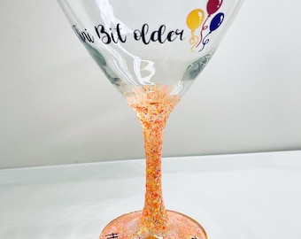 Copa de Martini Personalizada para Cumpleaños – Vaso para Cóctel con Purpurina, 295 ml (10 oz) Un Tini Bit Older