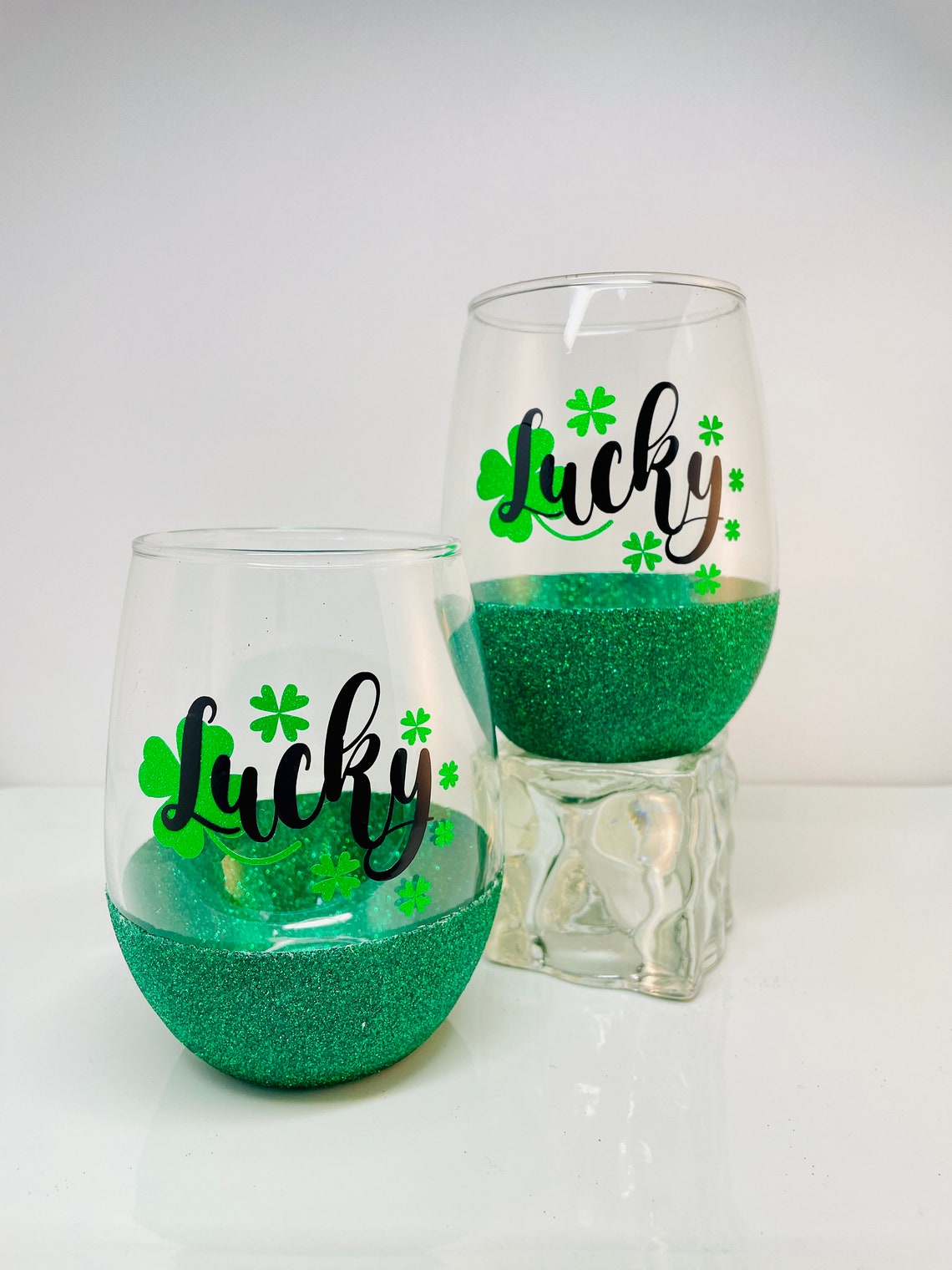Singhoow 2 Pcs St. Patrick's Day Goblets - 14 Oz Green Shamrock Wine Glasses For Parties
