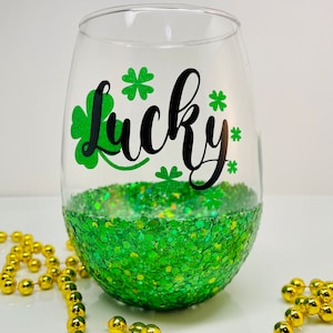 Shamrock Glitter Wine Glass: Lucky St. Patrick&#39;s Day Gift