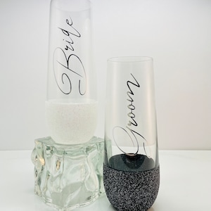 Bride and Groom Champagne Glasses, Wedding Champagne Glasses, BFF Glasses, Glitter Champagne Glasses, Bridal party Gifts, Gift for Couple
