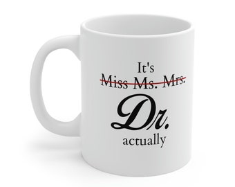 C'est une tasse Dr Actually, Nouveau cadeau Dr. Cadeaux pour l'obtention du diplôme de doctorat, Cadeau doctorat, Cadeau étudiant en médecine Diplômé en doctorat, Mug Dr. Actually en céramique 11 oz