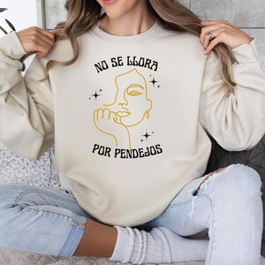 No se llora por pendejos long sleeve, Latina sweatshirt, Latina gift, Spanish sweatshirt, Spanish gift, Funny Spanish, Retro Latina shirt