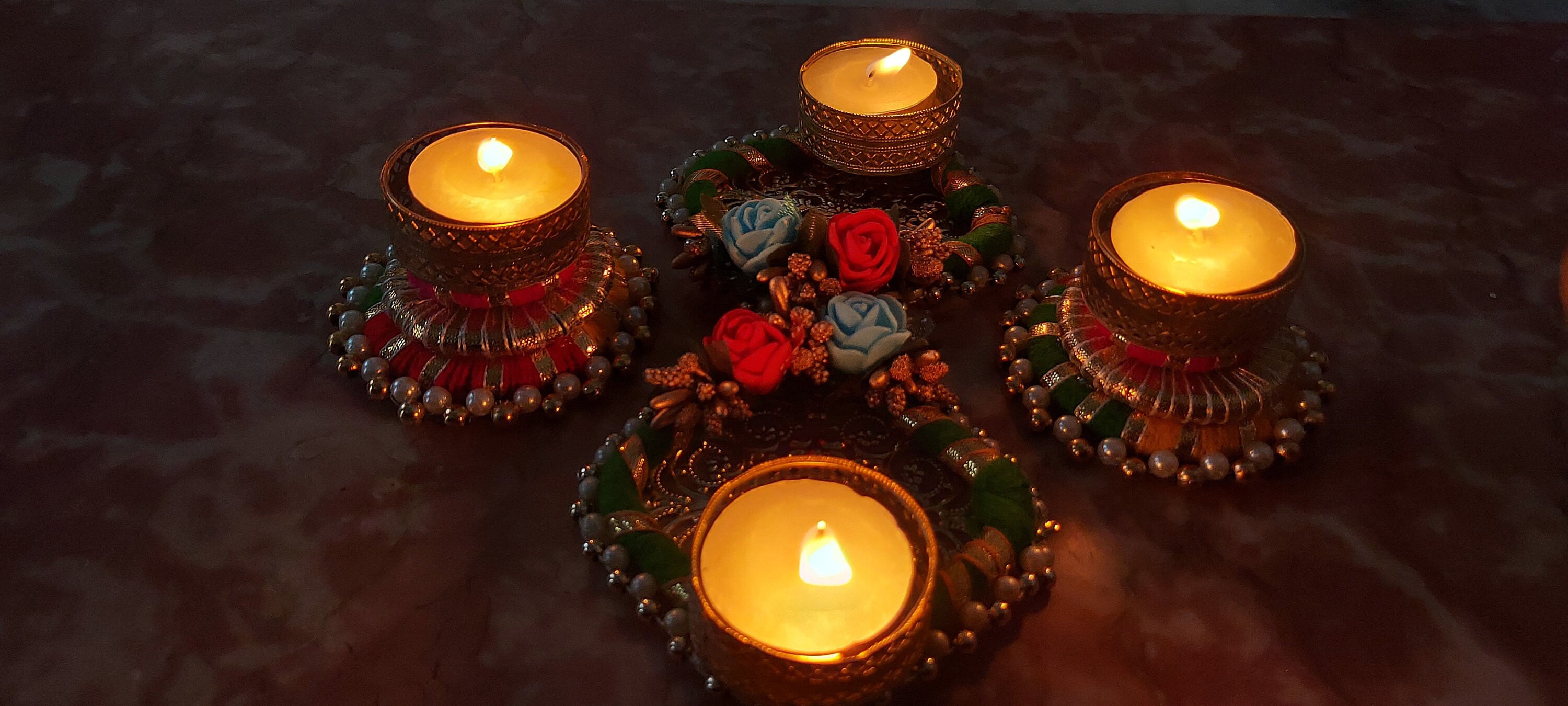 Combo de 4 Lampe Décorative en Cire Pour La Décoration Sol/Rangoli avec Travail Floral Atrificial et