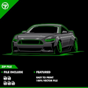 Op de afbeelding: Een grijze muscle car met groene accenten. De auto heeft een brede bodykit en grote wielen. De auto is naar de kijker gericht en staat tegen een zwarte achtergrond.