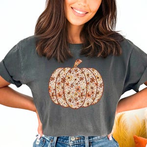 Floral Pumpkin Shirt – Comfort Colors Fall Tee, Rustic Autumn Graphic T-Shirt, Vintage Farmhouse Unisex Tee