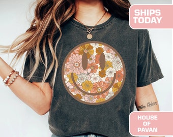 Smiling Flower Shirt, Vintage Smiley Face Trendy Graphic Shirt, Comfort Colors®, Oversized, Boho, Comfy Sleep Shirt for Women, Birthday Gift