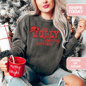 Holly Dolly Christmas, Holly Christmas Crewneck, Vintage Winter Retro Sweatshirt, Retro Winter, Comfort Colors, Garment Dyed, Winter Graphic