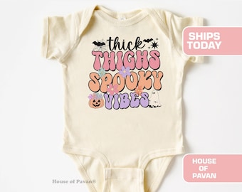 Dikke dijen en Spooky Vibes Onesie®, Retro Halloween Romper, grappige Halloween Baby Outfit, Fall Natural Baby Onesie®, Retro Halloween Kid