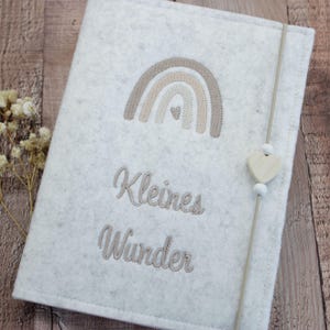 Mutterpasshülle aus Filz mit Regenbogen // optional personalisiert // Geschenk Schwangerschaft // Schutzhülle Mutterpass // kleines Wunder