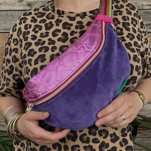 Maxi banane xl velours côtelé rose irisé matelassé coloré 90’ couleurs vives cœur pailletée