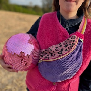 Maxi banane xl velours côtelé violet  léopard rose coloré 90’ couleurs vives cœur pailletée