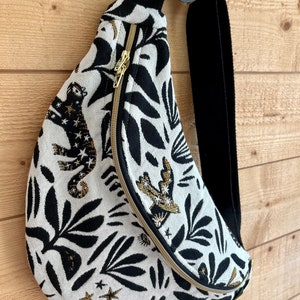 XL jacquard jungle graphic gold fanny pack