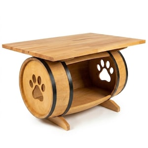 Puede incluir: Una mesa de madera clara construida a partir de una base de barril con un tablero rectangular. El barril presenta bandas metálicas negras y un diseño de huella recortado en el lateral, creando un espacio de almacenamiento abierto bajo la mesa.