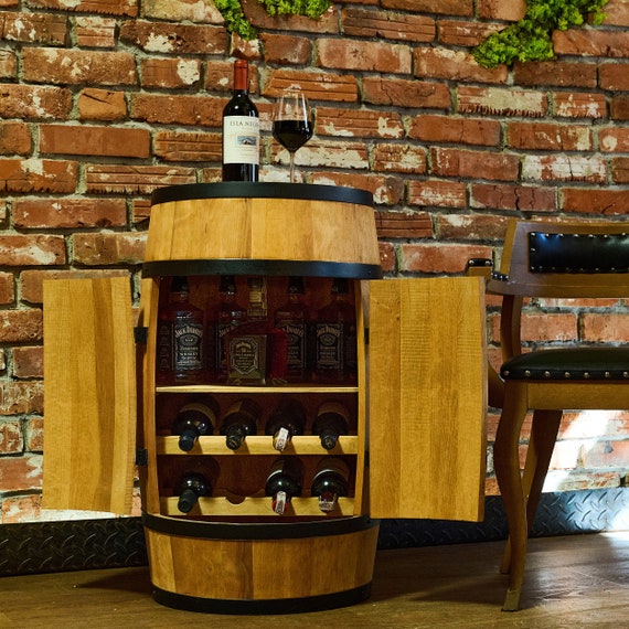 Holzfassschrank mit Türen, Weinregal mit Weinhaltern und Ablage, Farbe Eiche