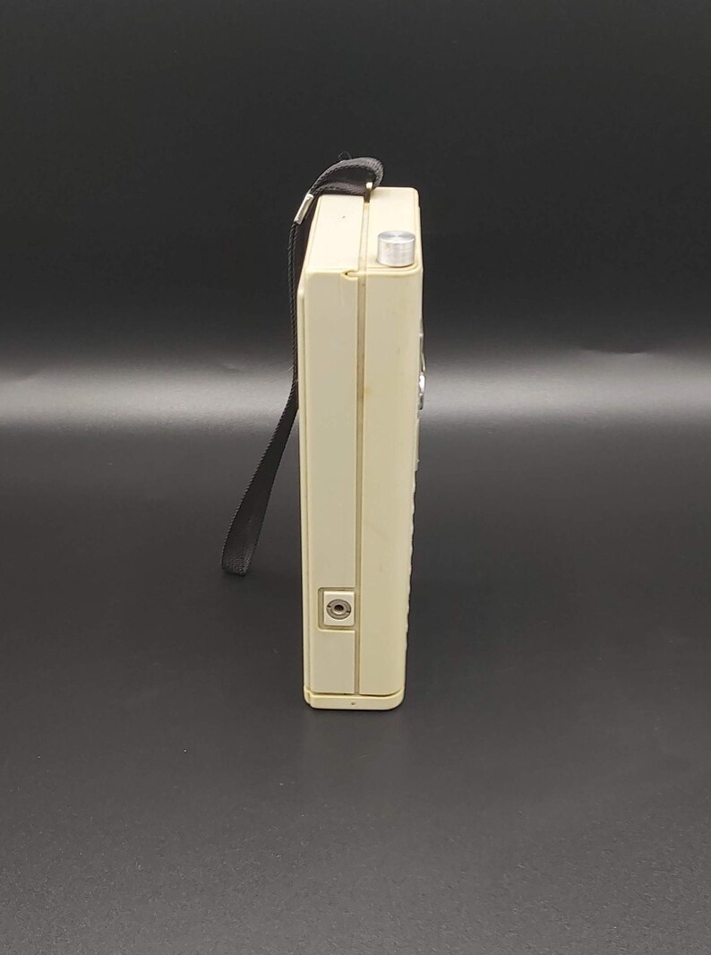 Vintage Nevskij 402 Soviet Union Transistor Radio, Невский 402 ...