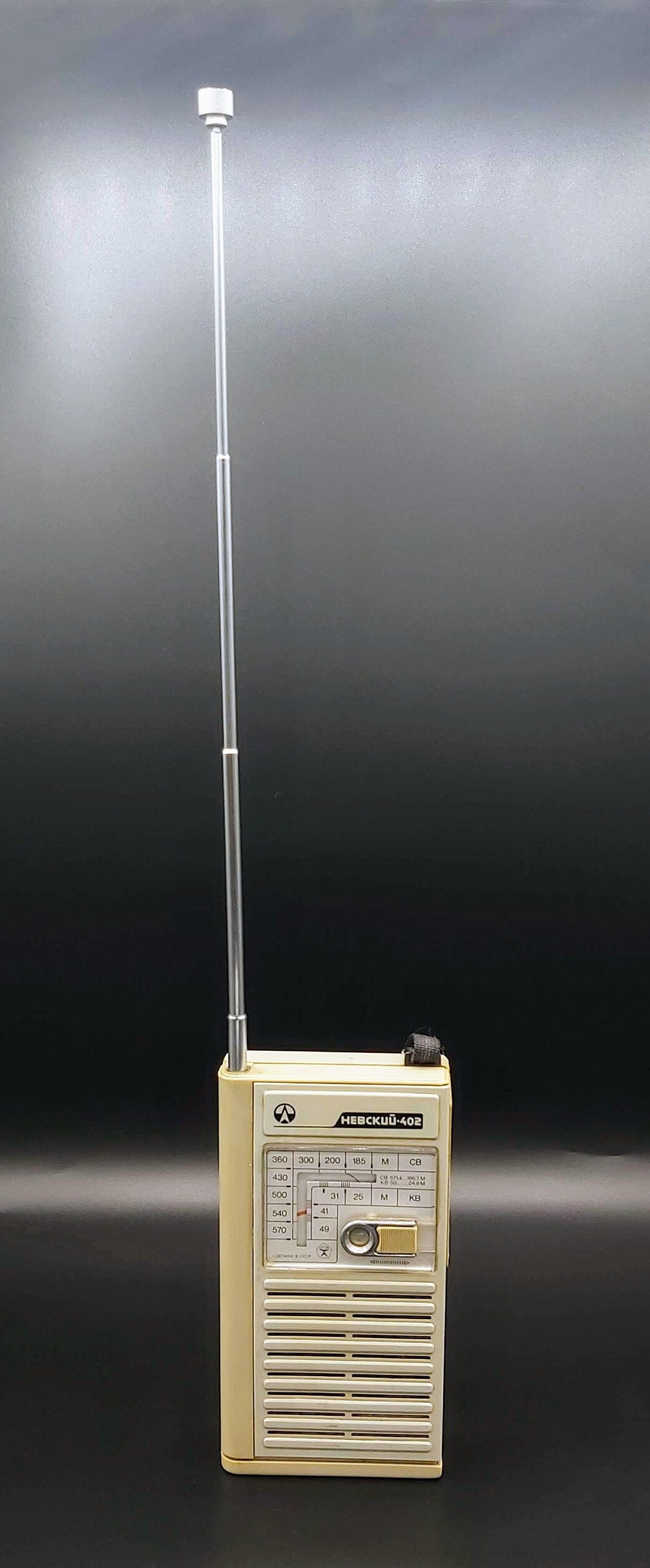 Vintage Nevskij 402 Soviet Union Transistor Radio, Невский 402 ...