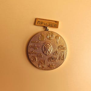 ソビエト連邦の勲章 | 民間人のピンバッジ | 陸軍のバッジ