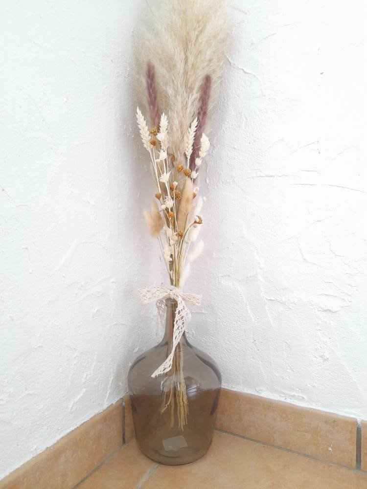 Dame Jeanne Ton Gris avec Son Bouquet Assorti