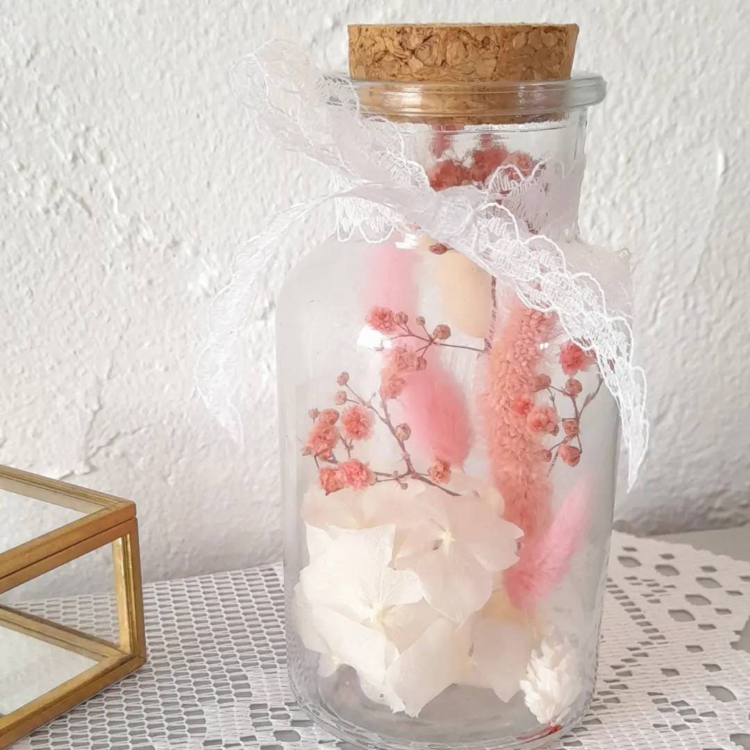 Joli Pot avec Fleurs Séchées