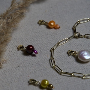 14 carat gold-plated bracelet with various freshwater pearls - pendants